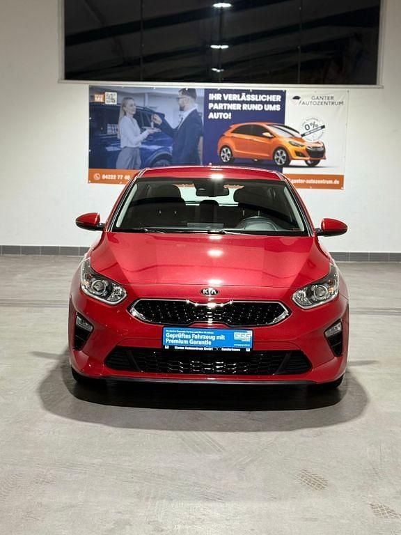 Gebraucht Kia Ceed 140 PS (102 kW) 2021 Rot Kleinwagen