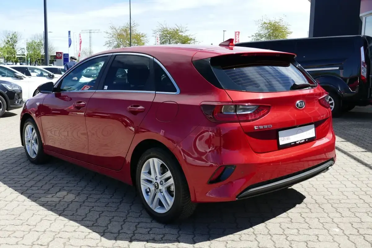 Gebraucht Kia Ceed 140 PS (102 kW) 2020 Rot Kleinwagen