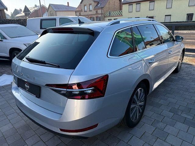 Gebraucht Skoda Superb 150 PS (110 kW) 2023 Silber Limousine