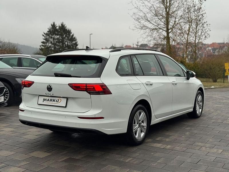 Gebraucht VW Golf VIII Life 150 PS (110 kW) 2022 Weiß Kombi