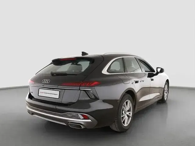 Gebraucht Audi A6 Sport 204 PS (150 kW) 2026 Mythosschwarz metallic Kombi