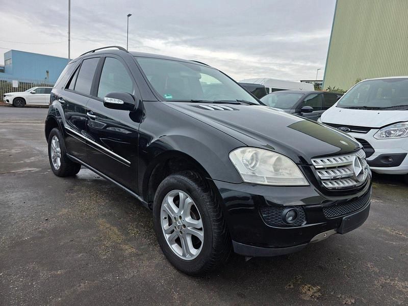 Gebraucht Mercedes ML320 224 PS (164 kW) 2006 Schwarz SUV