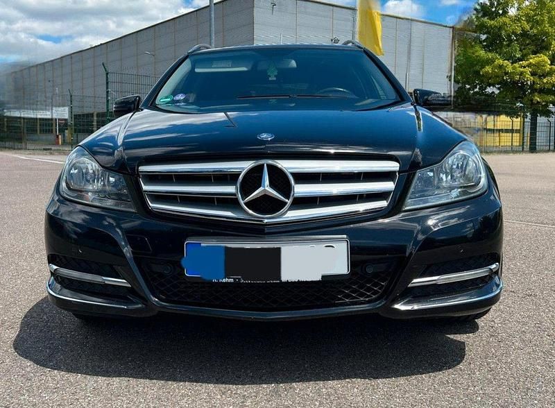 Schwarz Gebraucht 2012 Mercedes C180 Avantgarde Kombi | 8.200 € (Fairer Preis) - Bild 1/4