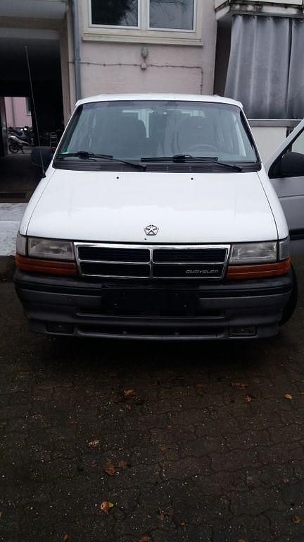 Weiß Gebraucht 1996 Chrysler Voyager Van / Kleinbus | 4.300 € - Bild 1/4