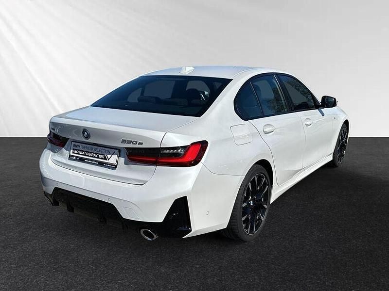 Gebraucht BMW 330e M Sport 292 PS (214 kW) 2024 Mineralweiß metallic Limousine