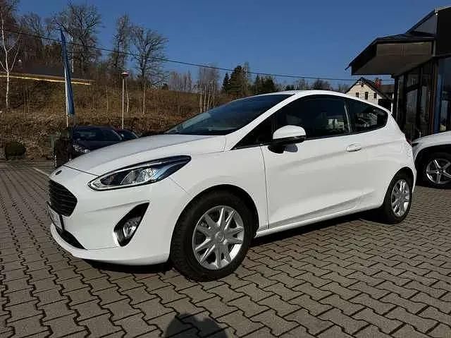 Gebraucht Ford Fiesta Titanium 101 PS (74 kW) 2017 Frostweiß Kleinwagen