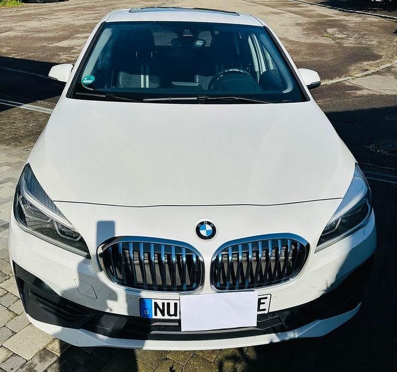 Weiß Gebraucht 2018 BMW 225 Active Tourer iPerformance Van / Kleinbus | 13.950 € (Guter Preis) - Bild 1/4