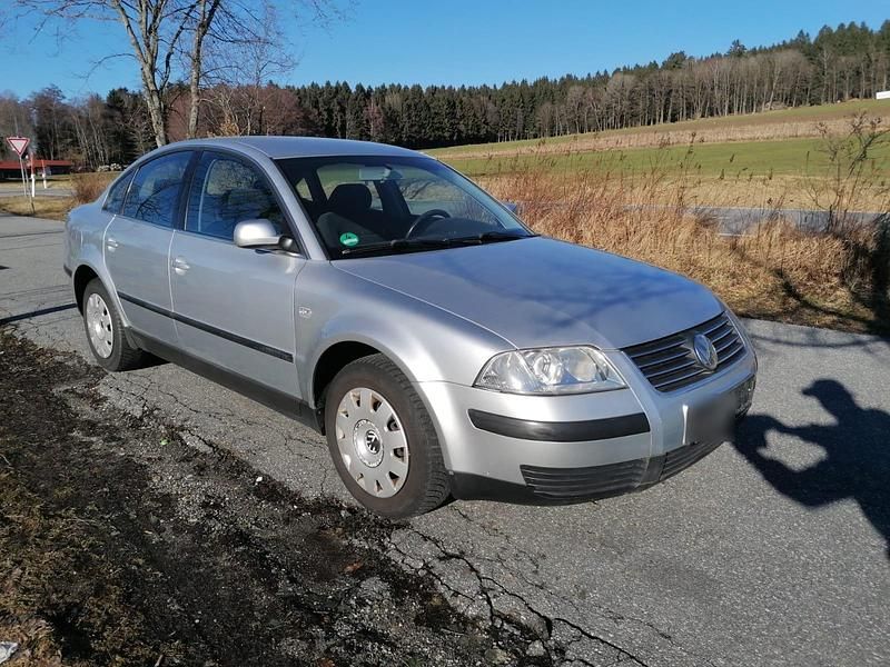 Gebraucht VW Passat 102 PS (75 kW) 2001 Silber Limousine