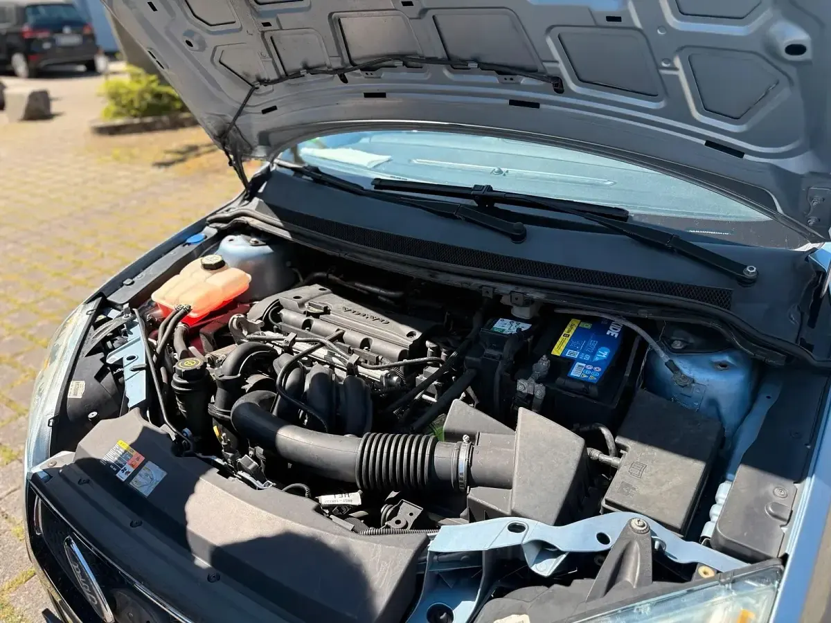 Gebraucht Ford Focus 100 PS (73 kW) 2006 Blau Limousine