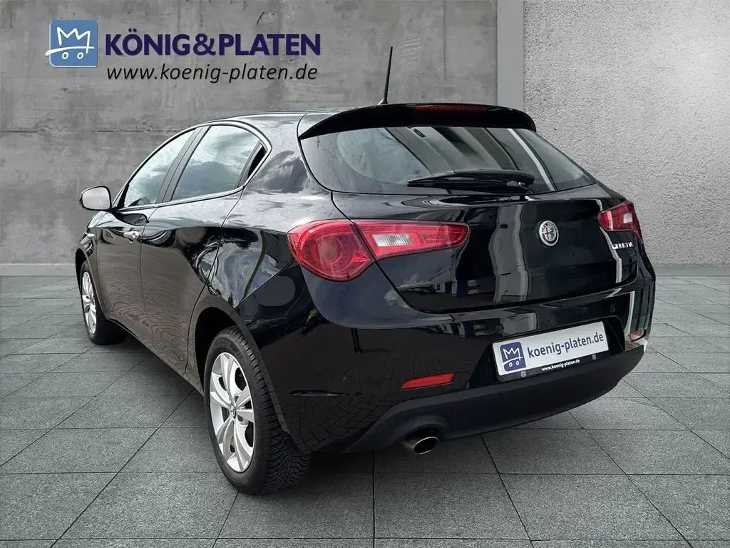 Gebraucht Alfa Romeo Giulietta Super 120 PS (88 kW) 2018 Colore esterno alfa schwarz Kleinwagen