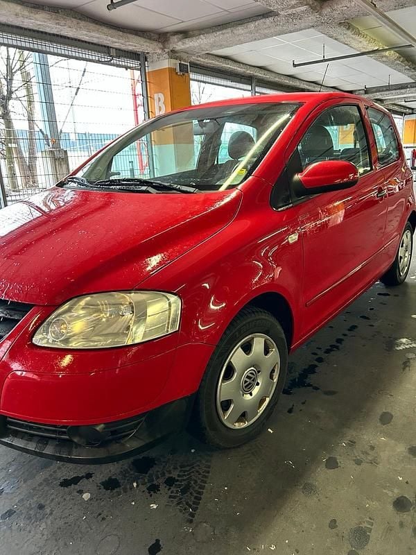 Rot Gebraucht 2009 VW Fox Style Kleinwagen | 1.999 € (Fairer Preis) - Bild 1/4