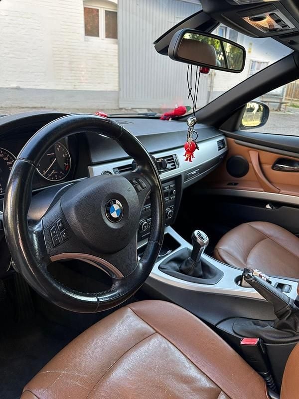 Gebraucht BMW 318 Cabriolet 143 PS (105 kW) 2010 Grau Cabrio
