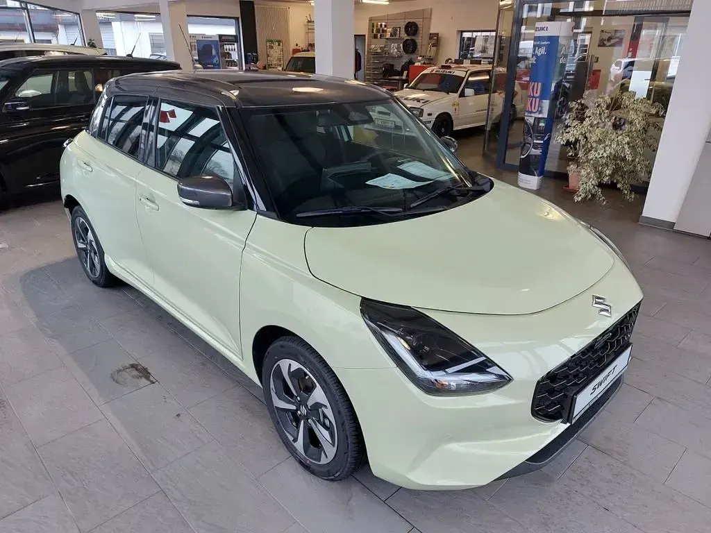 Neu Suzuki Swift Comfort+ 83 PS (61 kW) 2026 Gruen Kleinwagen
