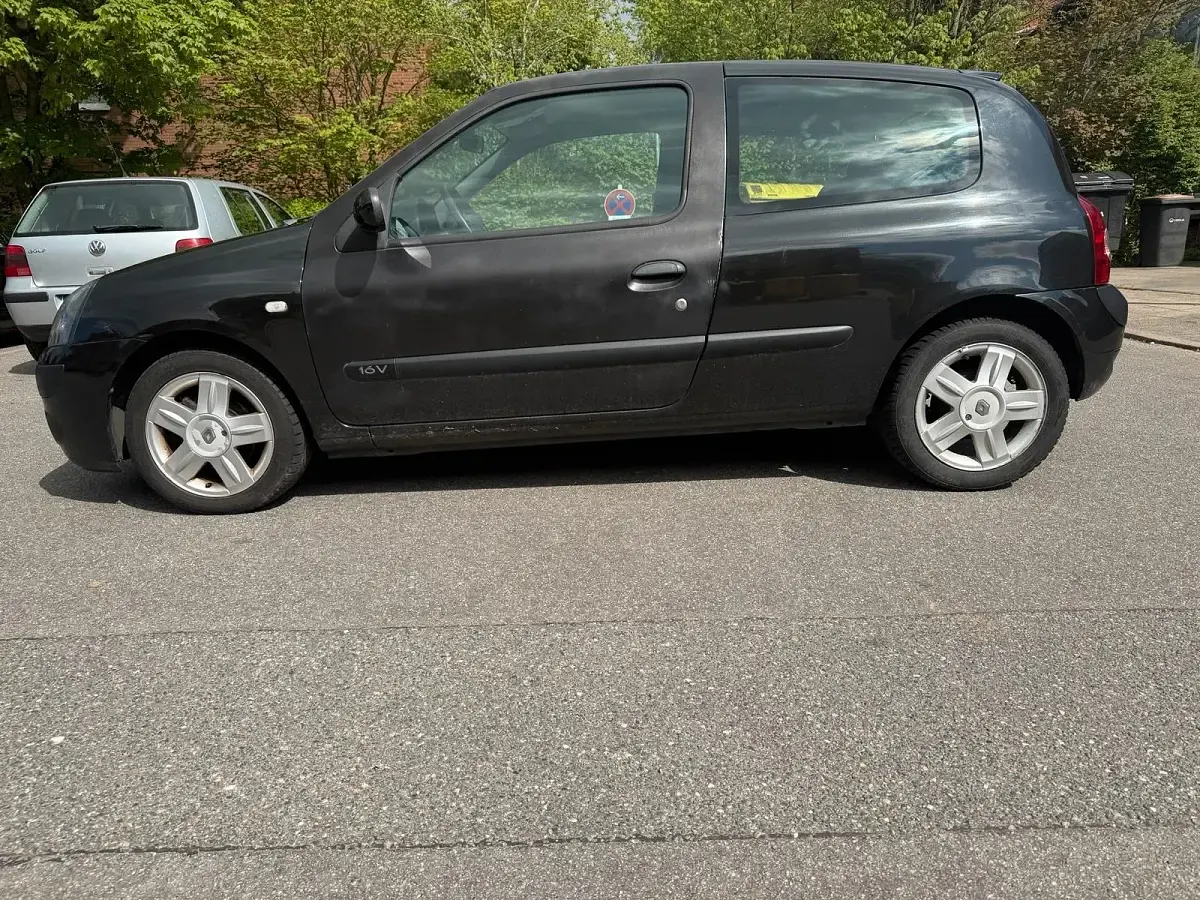 Gebraucht Renault Clio II 69 PS (50 kW) 2005 Schwarz Kleinwagen