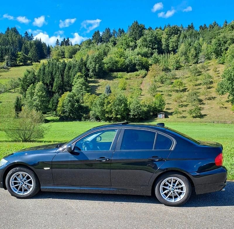 Schwarz Gebraucht 2011 BMW 320 Comfort Edition Limousine | 5.000 € (Guter Preis) - Bild 1/4