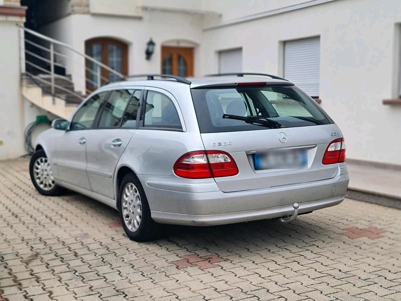 Gebraucht Mercedes E220 150 PS (110 kW) 2004 Grau Kombi