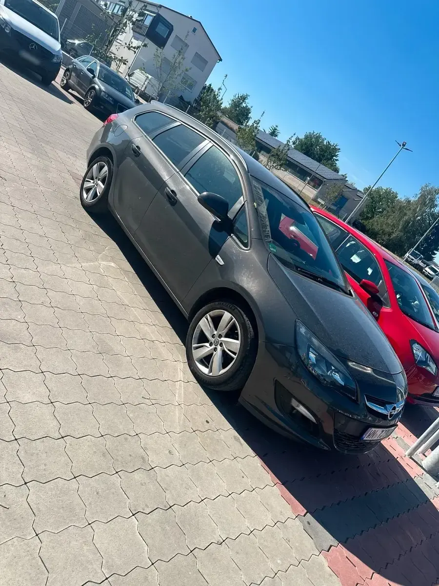 Gebraucht Opel Astra 140 PS (102 kW) 2014 Braun Kombi