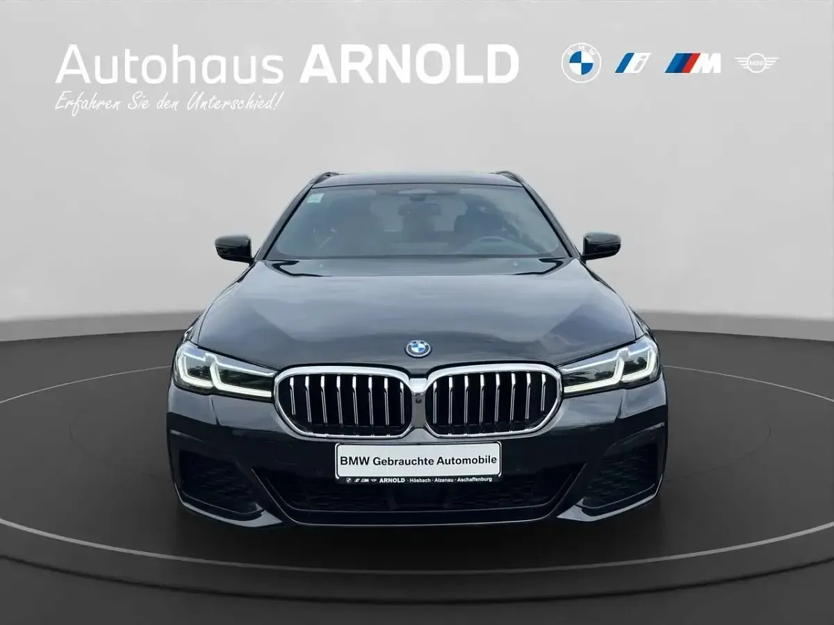 Gebraucht BMW 530e M Sport 292 PS (214 kW) 2023 Saphirschwarz Kombi