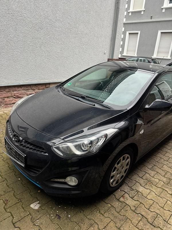 Gebraucht Hyundai i30 99 PS (72 kW) 2013 Schwarz Kleinwagen