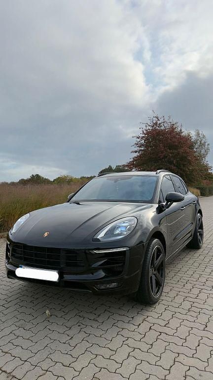 Schwarz Gebraucht 2016 Porsche Macan GTS SUV | 38.900 € (Etwas zu teuer) - Bild 1/4