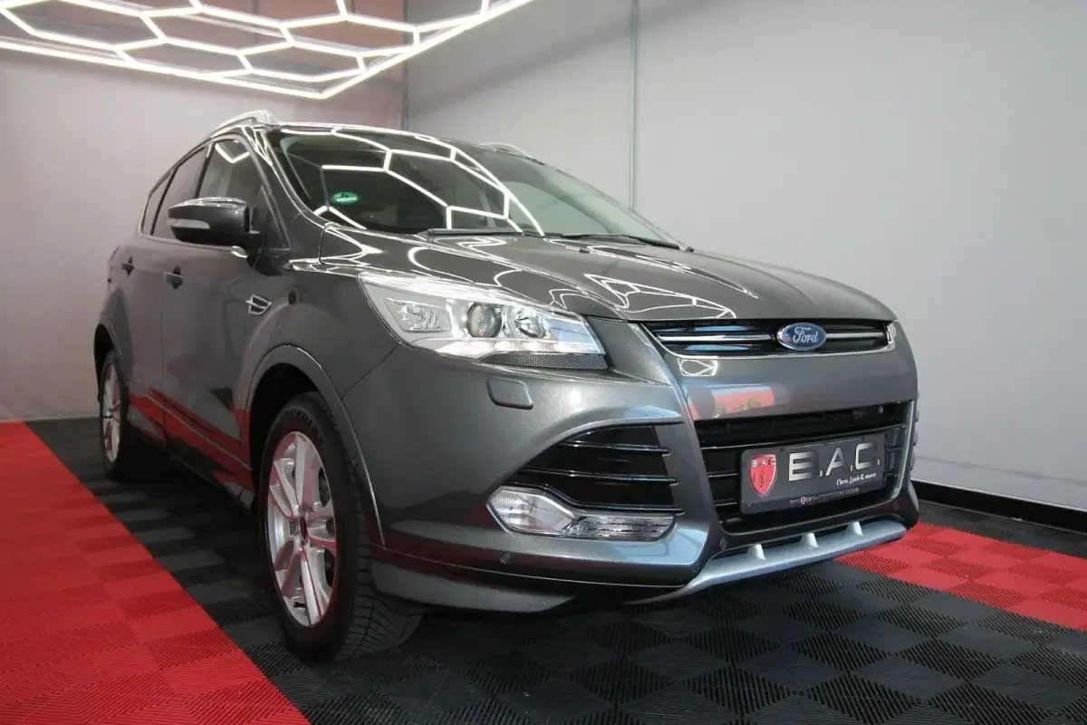 Gebraucht Ford Kuga Individual 179 PS (131 kW) 2016 Grau SUV