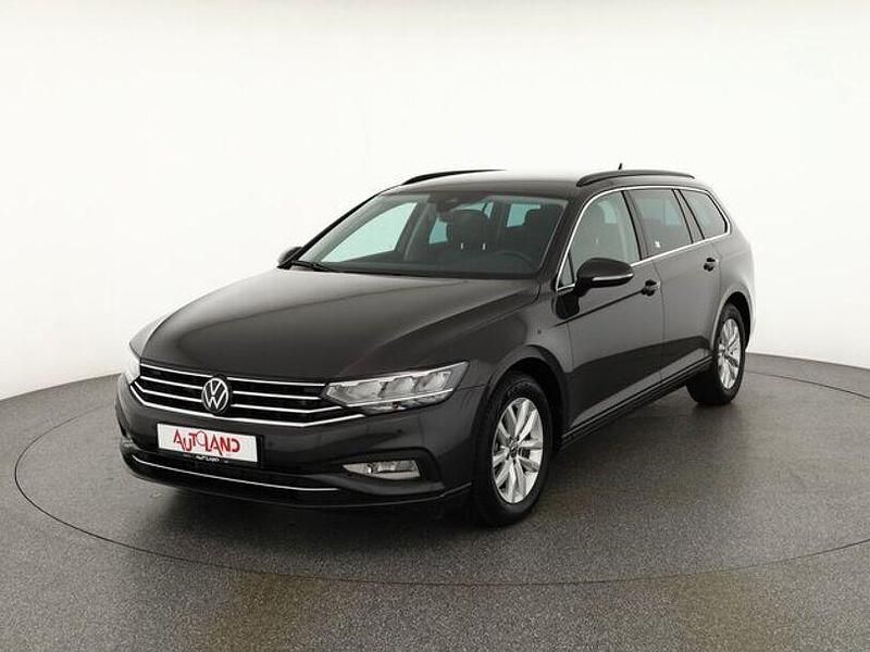 Grau Gebraucht 2023 VW Passat Business Kombi | 23.990 € (Fairer Preis) - Bild 1/4