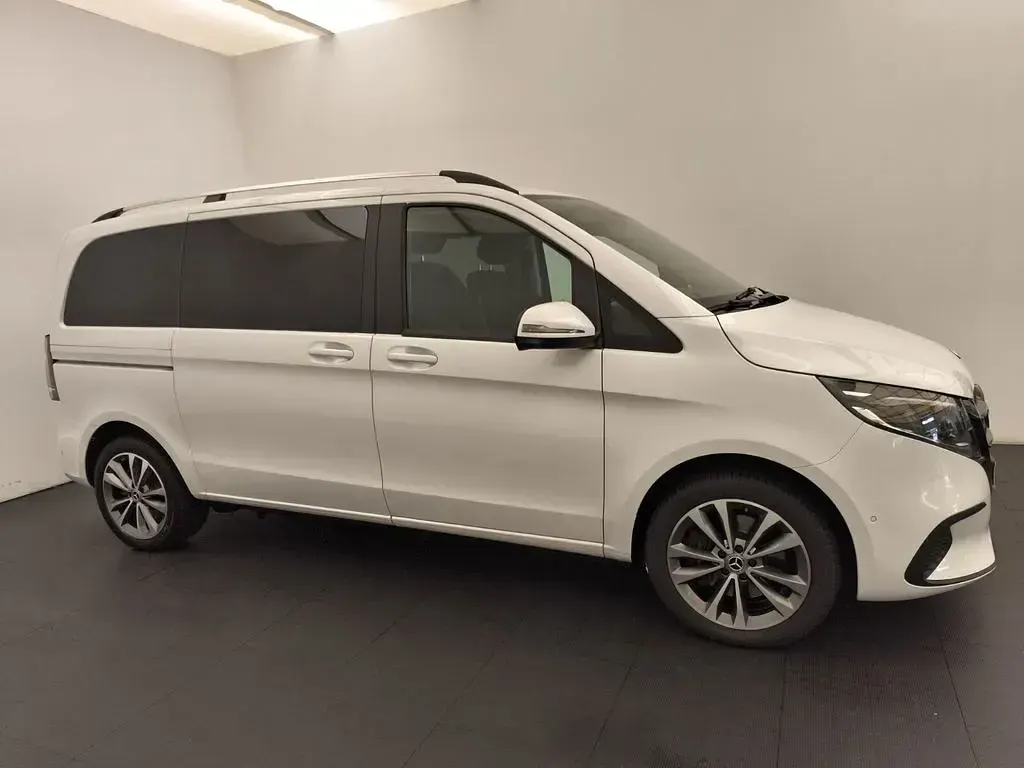 Gebraucht Mercedes V220 Style 163 PS (119 kW) 2024 Bergkristallweiß metallic Van / Kleinbus