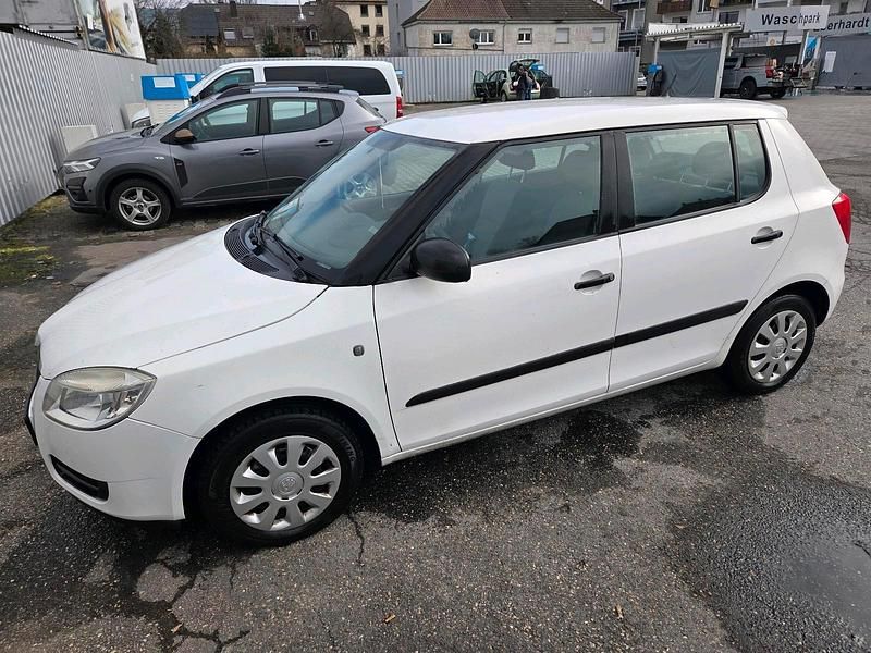 Weiß Gebraucht 2009 Skoda Fabia Kleinwagen | 1.350 € (Guter Preis) - Bild 1/4