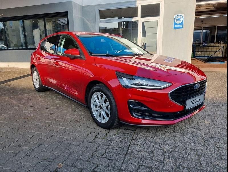 Gebraucht Ford Focus Cool & Connect 125 PS (91 kW) 2022 Rot Limousine