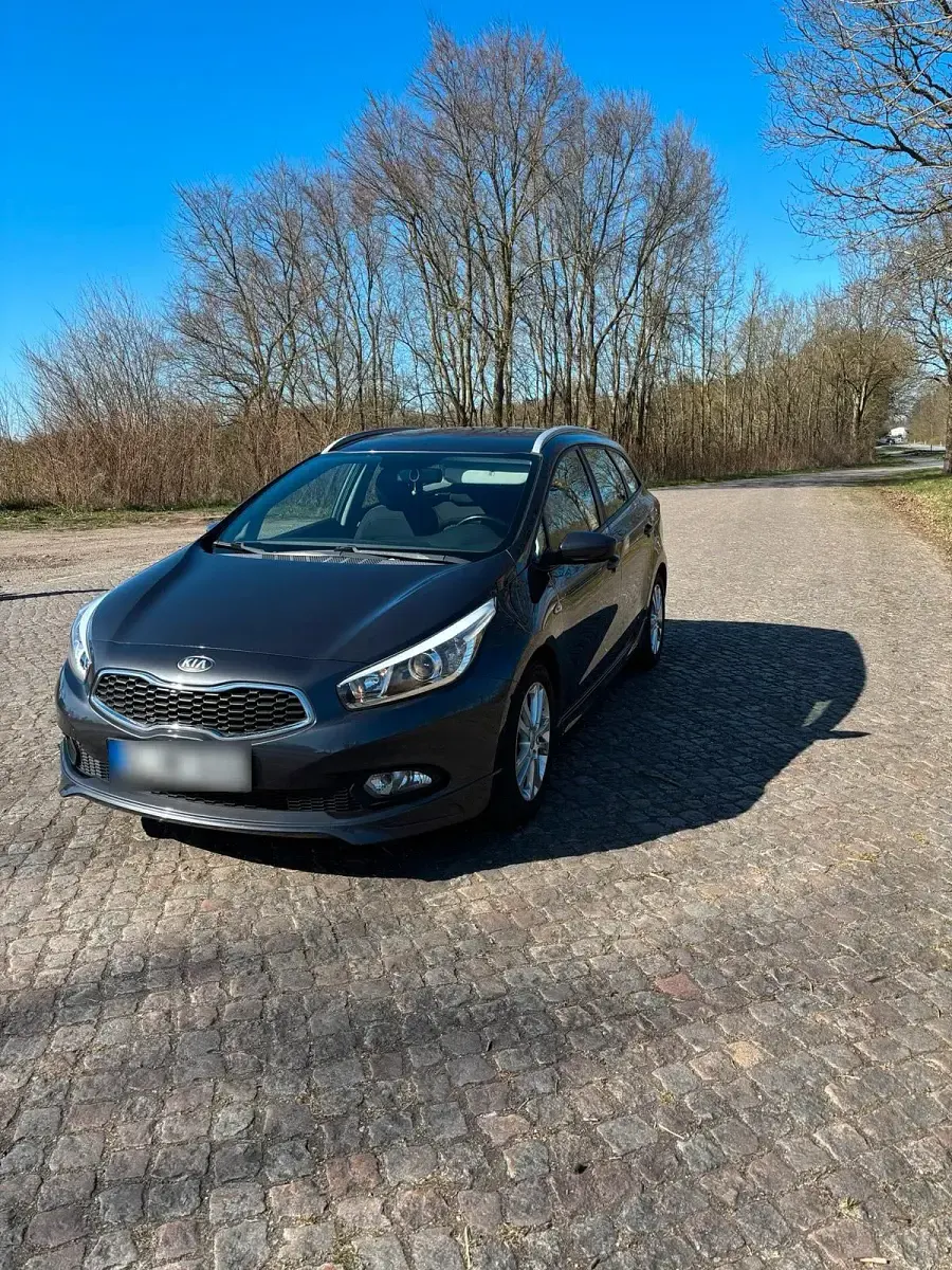 Używany Kia Ceed 2014 Czarny Hatchback