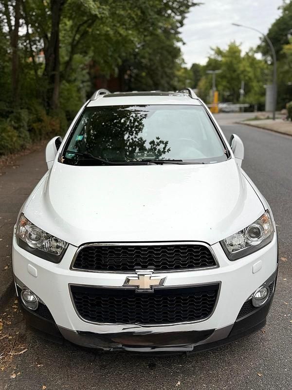 Weiß Gebraucht 2011 Chevrolet Captiva SUV | 3.800 € (Guter Preis) - Bild 1/4