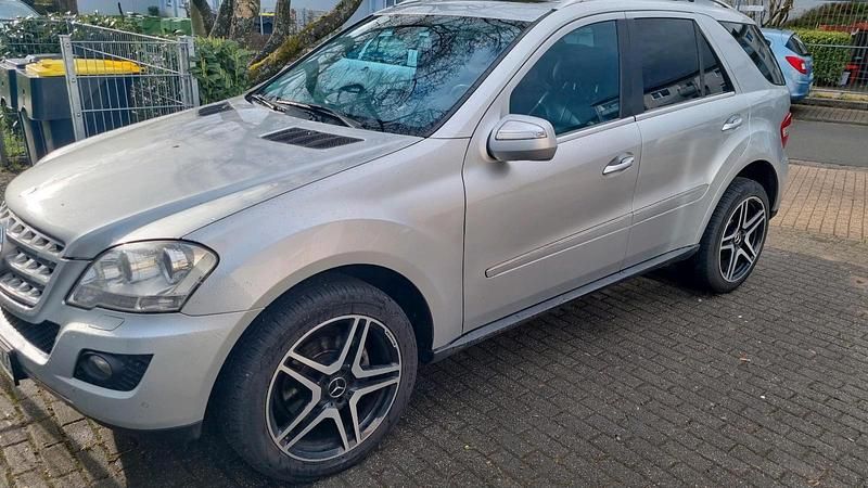 Gebraucht Mercedes ML320 224 PS (164 kW) 2008 Silber SUV
