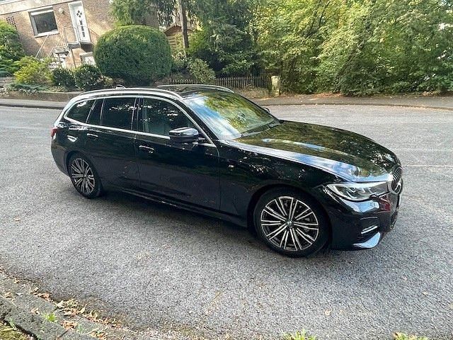 Schwarz Gebraucht 2020 BMW 320 M Sport Kombi | 26.800 € (Fairer Preis) - Bild 1/4