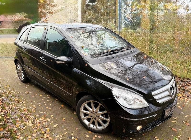 Schwarz Gebraucht 2006 Mercedes B180 Van / Kleinbus | 3.100 € (Etwas zu teuer) - Bild 1/4