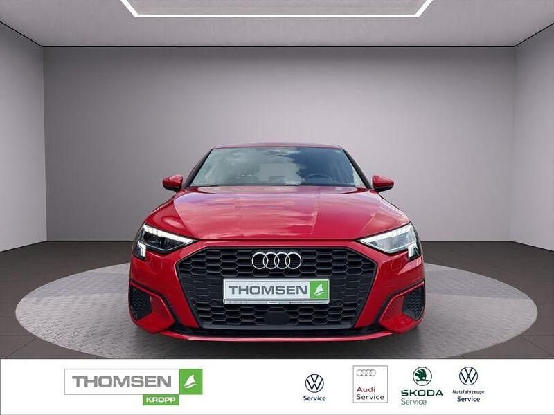 Gebraucht Audi A3 Ambiente 110 PS (80 kW) 2023 Rot Limousine