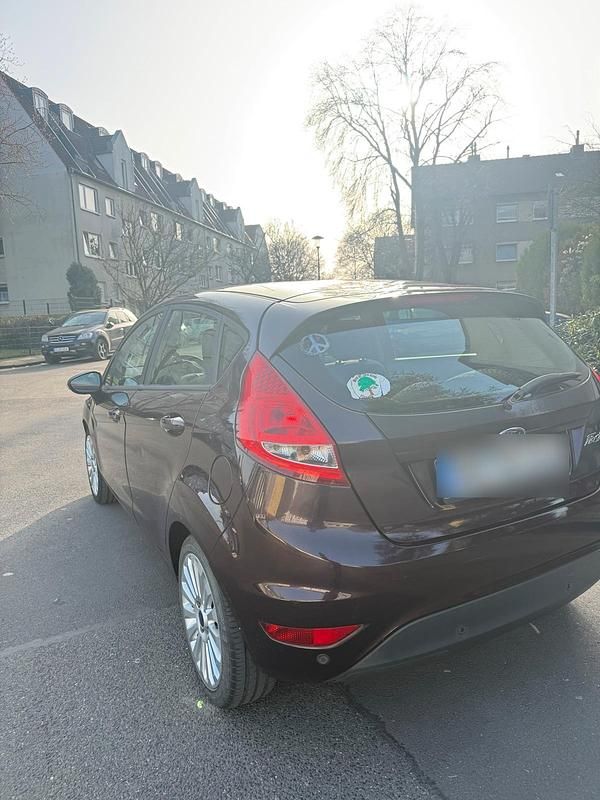 Gebraucht Ford Fiesta 81 PS (59 kW) 2010 Andere farben Kleinwagen
