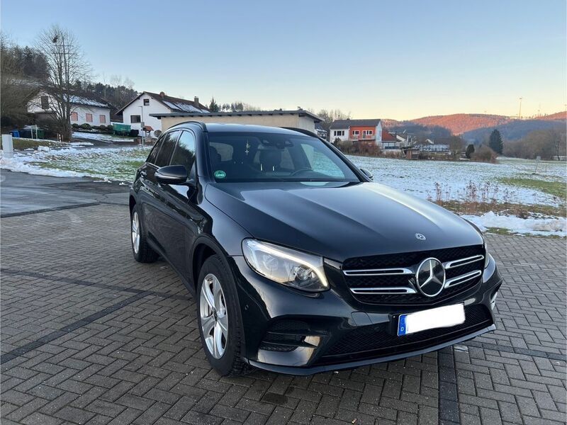 Schwarz Gebraucht 2017 Mercedes GLC350 AMG line SUV | 29.499 € (Fairer Preis) - Bild 1/4