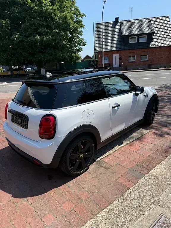 Gebraucht Mini Cooper SE 135 kW (184 PS) 2023 Weiß Kleinwagen