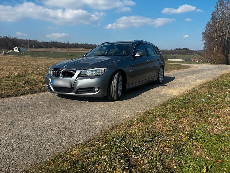 Gebraucht BMW 330 245 PS (180 kW) 2012 Silber Kombi