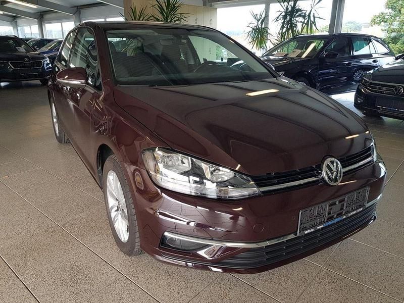 Aubergine Gebraucht 2018 VW Golf VII Limousine | 12.950 € (Guter Preis) - Bild 1/4