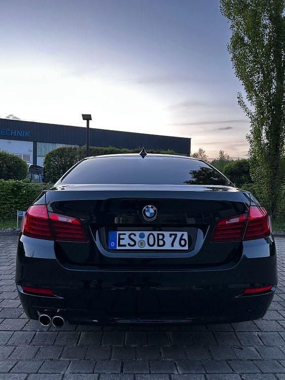 Schwarz Gebraucht 2015 BMW 530 Limousine | 18.400 € (Fairer Preis) - Bild 1/4