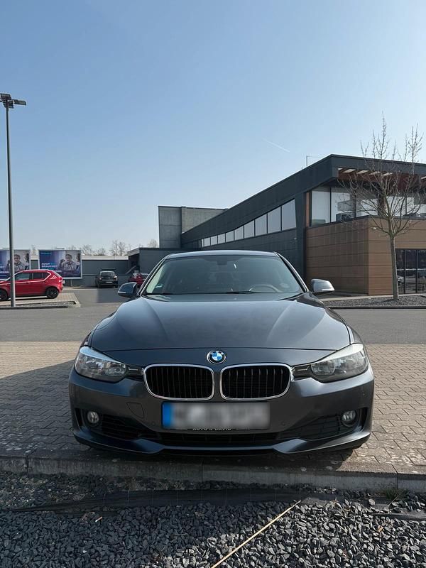 Gebraucht BMW 318 143 PS (105 kW) 2015 Blau Limousine