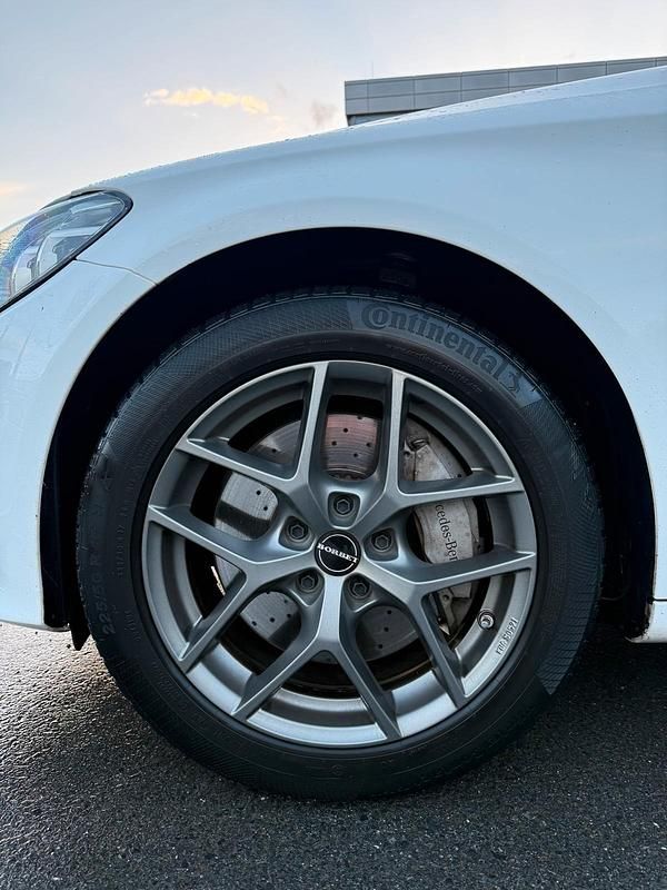 Gebraucht Mercedes C300e 313 PS (230 kW) 2021 Weiß Kombi