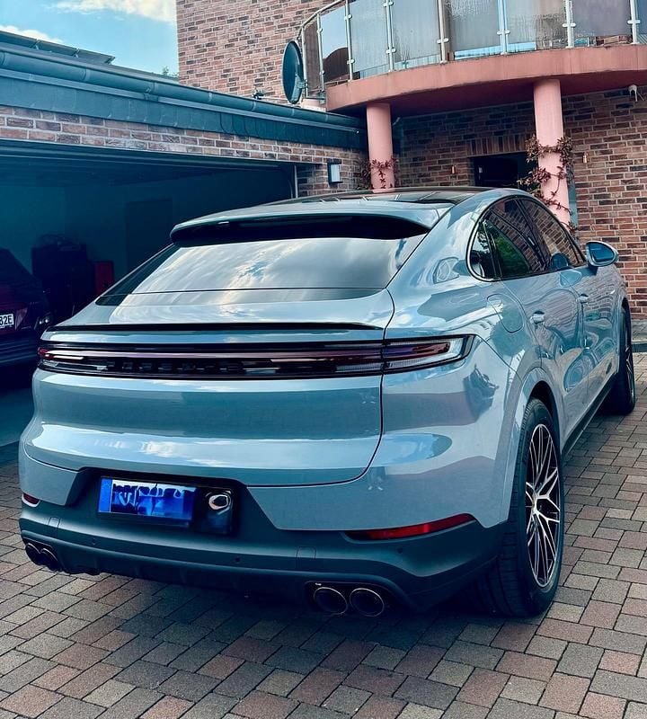 Gebraucht Porsche Cayenne 470 PS (345 kW) 2024 Grau SUV
