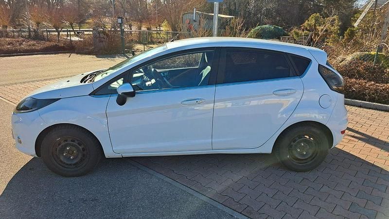 Gebraucht Ford Fiesta Titanium 82 PS (60 kW) 2012 Weiß Kleinwagen