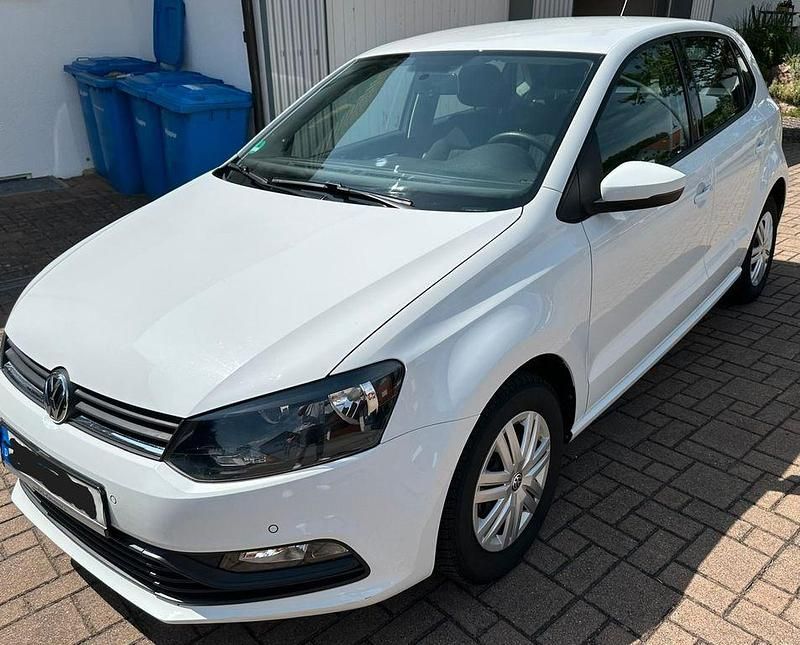Weiß Gebraucht 2014 VW Polo Trendline Limousine | 6.490 € (Guter Preis) - Bild 1/4