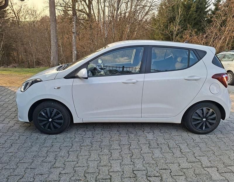 Gebraucht Hyundai i10 Select 67 PS (49 kW) 2018 Weiß Kleinwagen