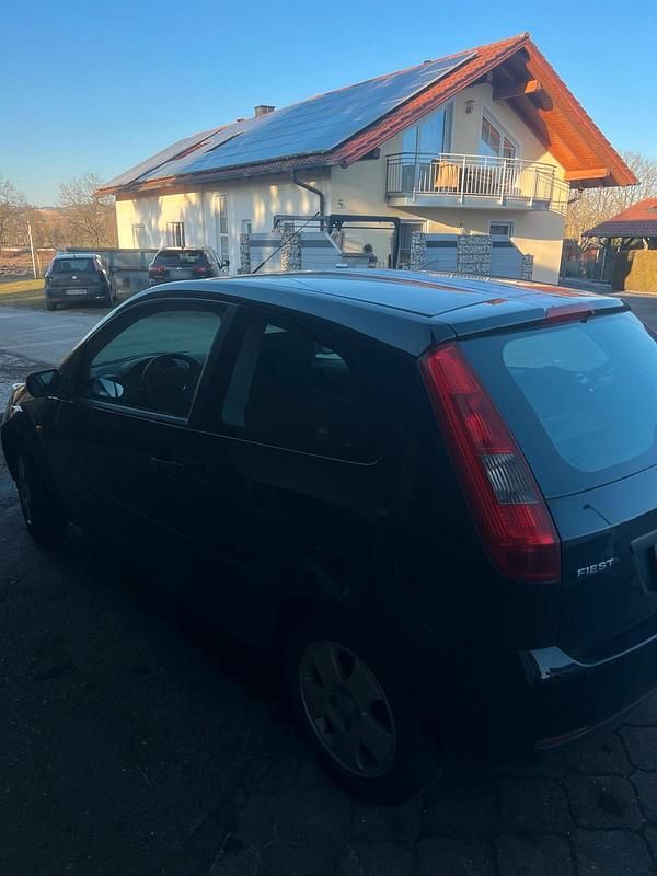 Gebraucht Ford Fiesta 60 PS (44 kW) 2005 Blau Kleinwagen