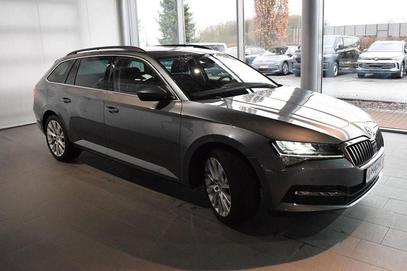 Gebraucht Skoda Superb Ambition 200 PS (147 kW) 2022 Graphitegrau Kombi