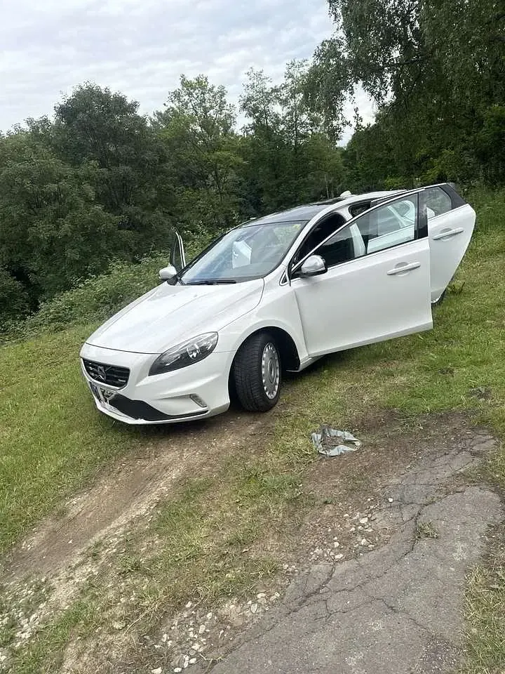 Gebraucht Volvo V40 150 PS (110 kW) 2012 Weiß Kleinwagen